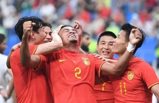 丝袜紧身裙国产在线播放